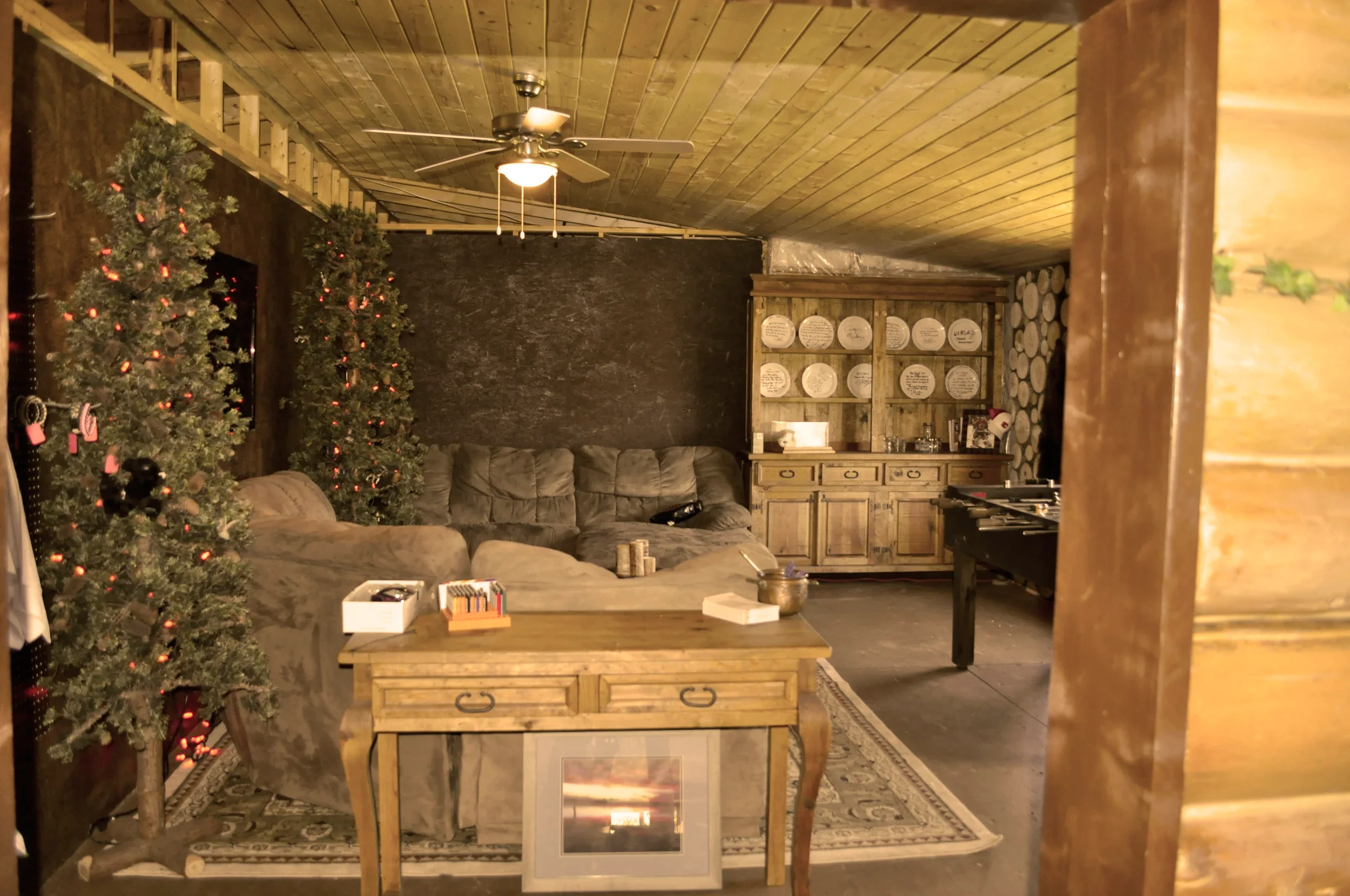Lodge den interior